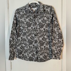 Foxcroft Monochrome Paisley Wrinkle free Shirt Size 6